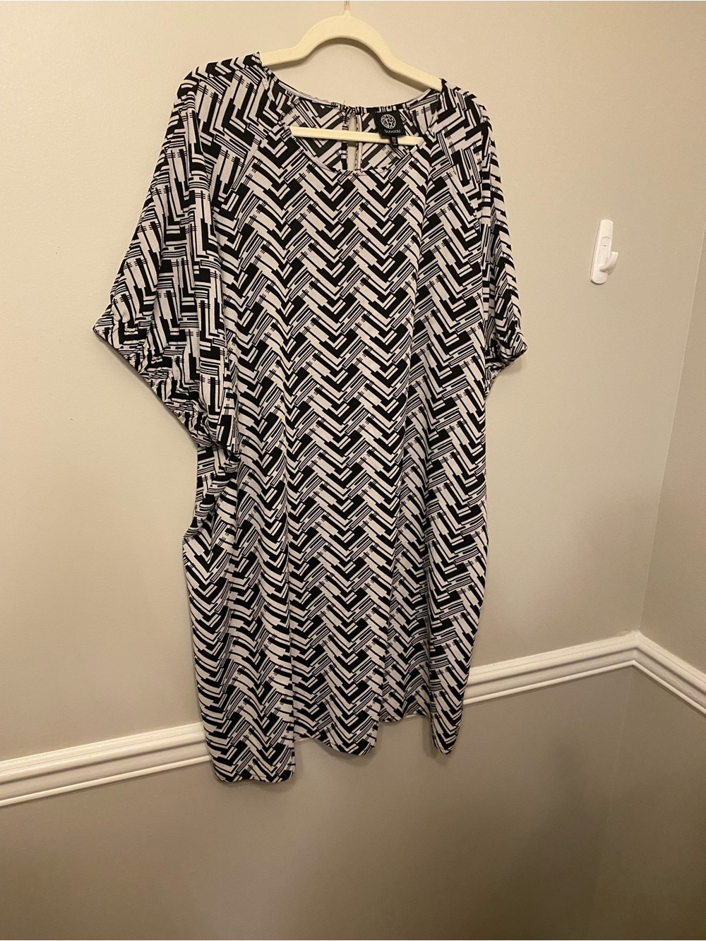 bobeau Black & White Geometric Midi Dress